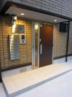ブランド―ル押上のエントランス|毎日通るエントランスはこのようになっています