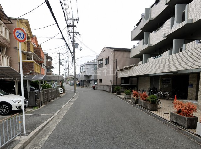 ファミールハイツ　貸店舗・事務所の洋室
