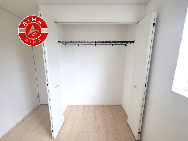 福岡市南区屋形原3丁目第10-3棟（2号棟）の収納|洋服や大きな荷物が多い方や人数の多いご家族などは、一般的なクローゼットよりもウォークインクローゼットのほうが使い勝手が良いです。
