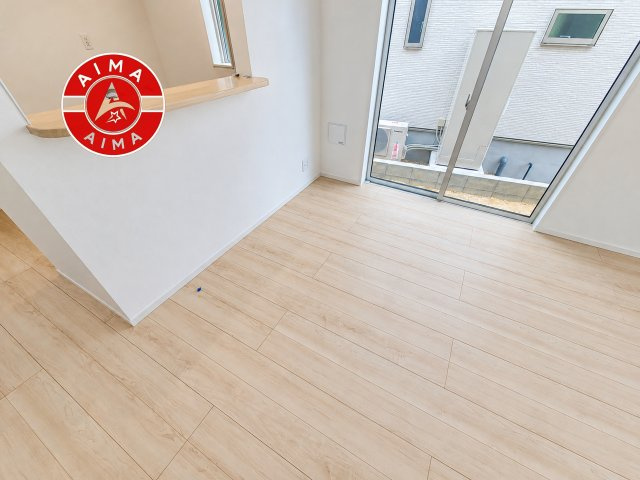 福岡市南区屋形原3丁目第10-3棟（2号棟）のダイニング|キッチンから立ち込める香りが今日の料理を期待させます。