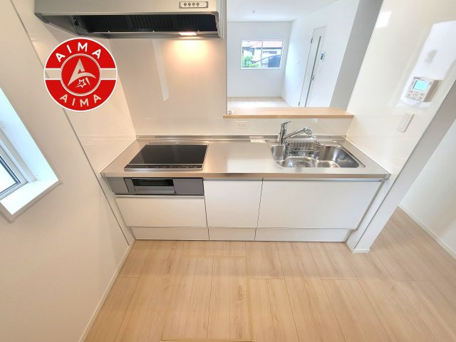福岡市南区屋形原3丁目第10-3棟（2号棟）のキッチン|ご家族を近くに感じられる対面キッチンのLDK。会話もはずみそうですね。