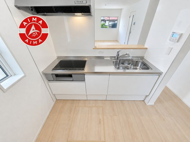 福岡市南区屋形原3丁目第10-3棟（2号棟）のキッチン|ご家族を近くに感じられる対面キッチンのLDK。会話もはずみそうですね。