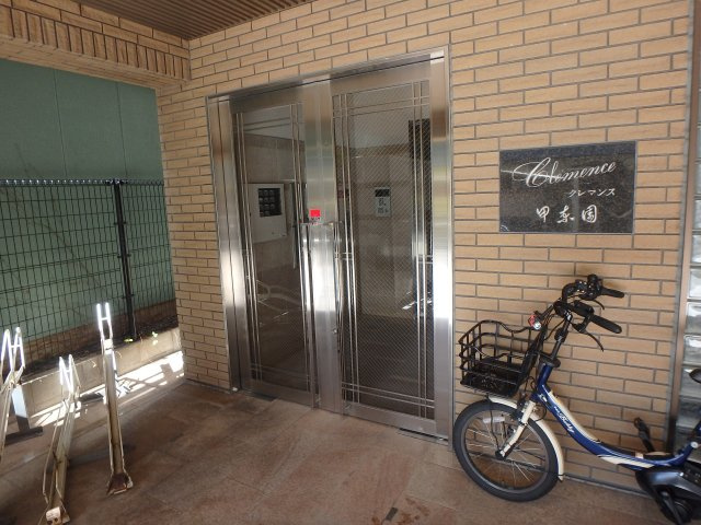 【エントランス】 | クレマンス甲東園 | 建物の内部です