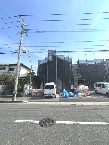 西区石丸3期　2号棟（全2棟）の前面道路含む現地写真