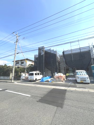 西区石丸3期　2号棟（全2棟）の前面道路含む現地写真