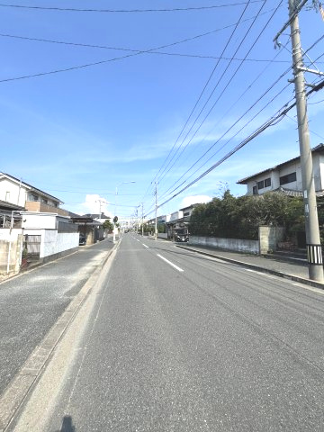 西区石丸3期　2号棟（全2棟）の前面道路含む現地写真