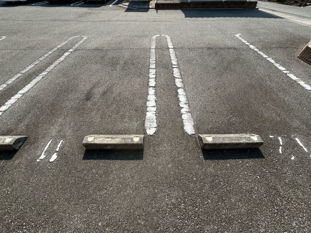 ピュール・ロジュマンⅡの駐車場
