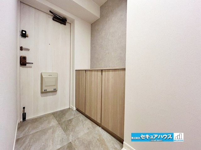 【中古マンション】東海市宝マンション太田川の玄関|【玄関】
◆ポスト交換済み
◆玄関は、すっきりとした印象でお客様を気持ちよく迎えられる空間。毎日の出入りもしやすく、家族みんなが快適に利用できる使い勝手の良い玄関です。