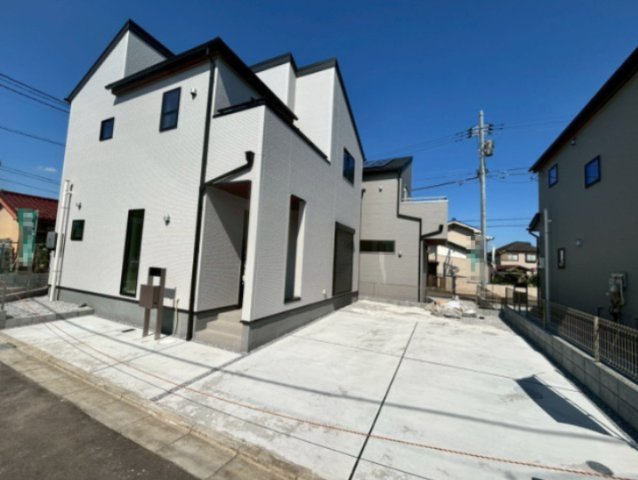 あきる野市上代継　分譲住宅　5号棟の前面道路含む現地写真
