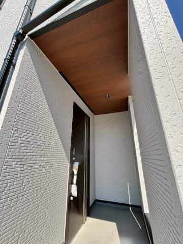 あきる野市上代継　分譲住宅　5号棟の玄関