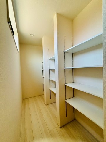 あきる野市上代継　分譲住宅　5号棟の収納|大容量のパントリー