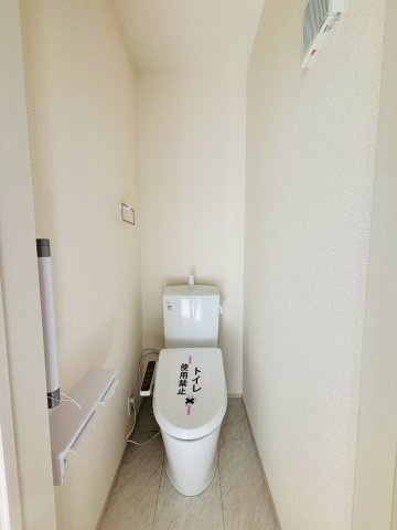 あきる野市上代継　分譲住宅　5号棟のトイレ|1階トイレ