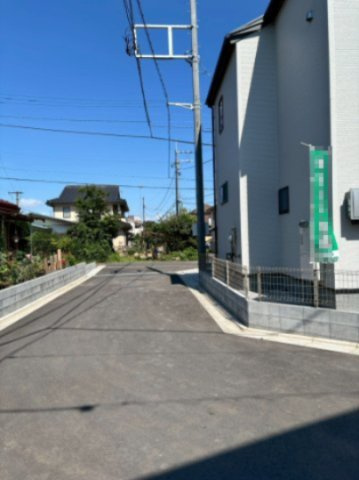 あきる野市上代継　分譲住宅　5号棟の前面道路含む現地写真