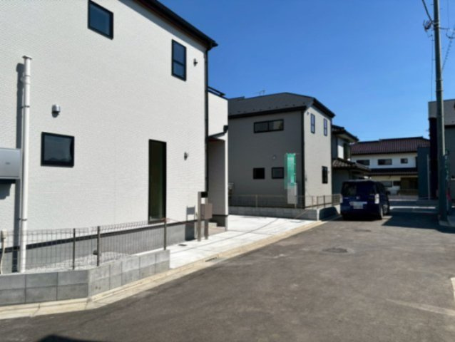 あきる野市上代継　分譲住宅　5号棟の前面道路含む現地写真