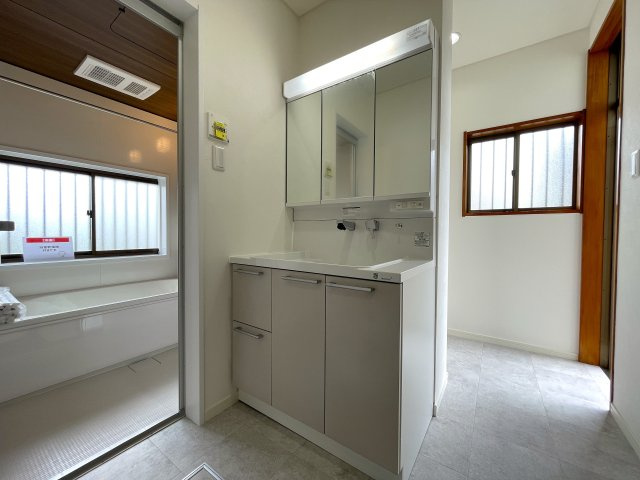 旨みと渋みのマリアージュ。縁側が良い味出してます！！THEユトリの取れる平成から令和を駆け抜けた、コレ、イイじゃん！！な、『緑区上山３丁目』リフォーム戸建の脱衣所