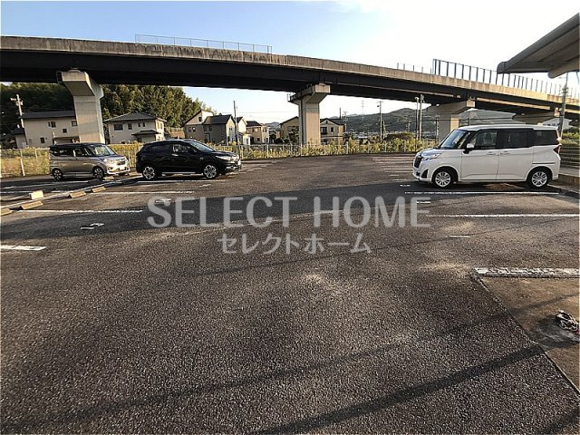 【駐車場】 | ルミエール近藤 | 駐車場完備です