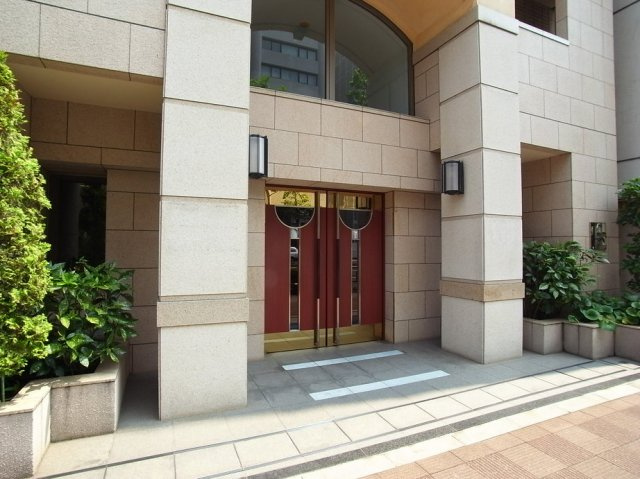 グラーサ銀座EASTのエントランス