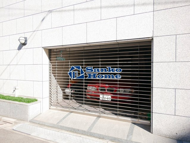 グラーサ銀座EASTの駐車場