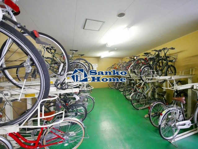 グラーサ銀座EASTの駐車場