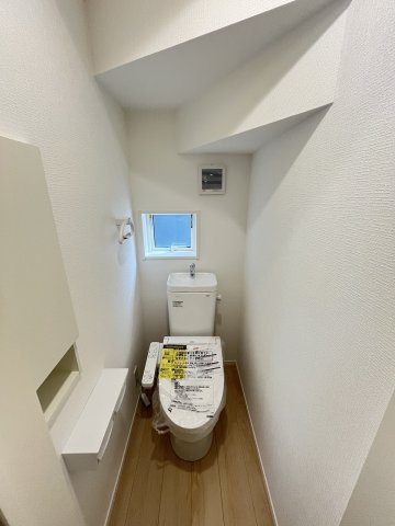 【内装】 | 福岡市東区大岳1丁目第22　3号棟（全3棟）【仲介手数料無料・0円】 | 施工例。1階のトイレです。施工例は完成時と異なる場合があります。