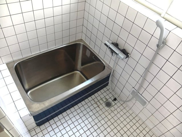 薊野西町貸家の浴室|お風呂です