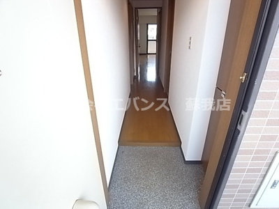 【玄関】 | パークハイツ | 収納もある玄関です