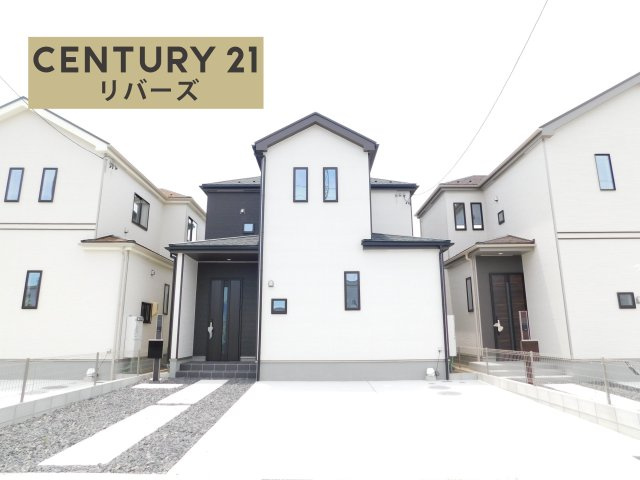 北名古屋市鍜治ケ一色西一丁目の新築一戸建の外観|☆Ｃ号棟☆　　新価格！！いつでも見学できます♪（お問合せ当日、平日、水曜、夜間でもＯＫ）　長期優良住宅！　敷地４９坪超！　駐車楽々並列３台ＯＫ　人工芝の広い庭付き♪　全室２面採光！　ワイドバルコニー♪