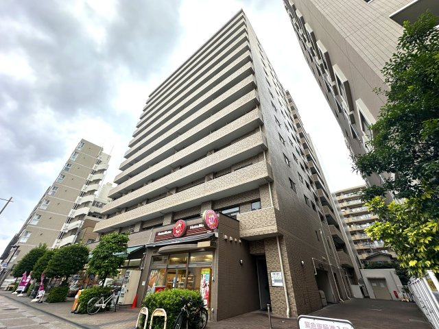 ベイサイトコート横浜の外観|総戸数１４５戸、１４階建ての８階部分のお部屋です。付近に商店街がありお買い物に便利な街です。