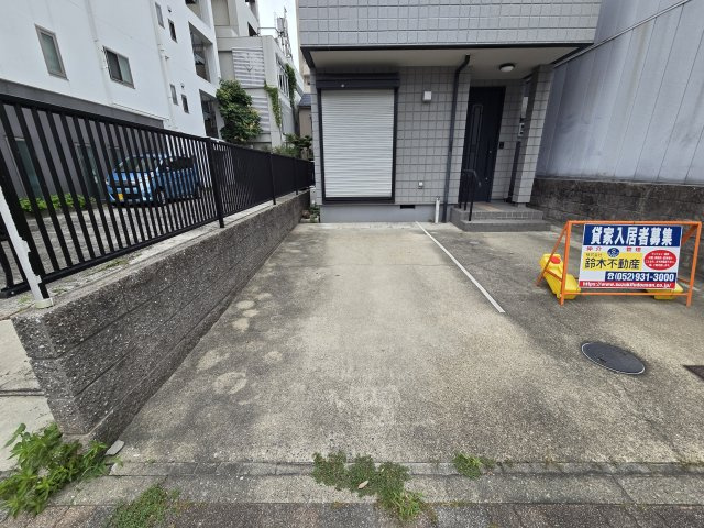 泉二丁目貸家|名古屋市の賃貸ならMy賃貸の駐車場|泉二丁目貸家