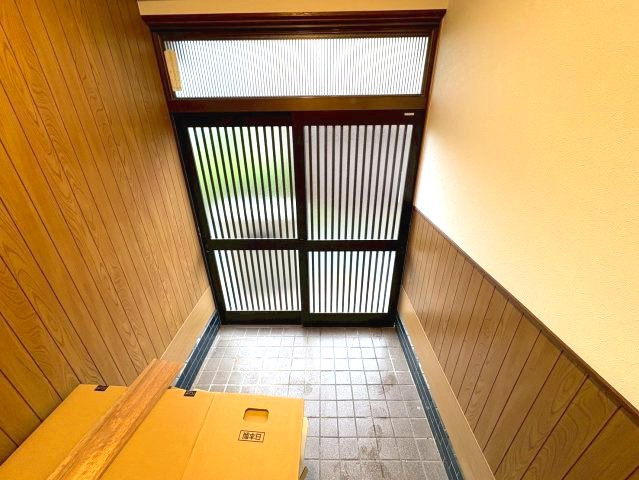 新家二丁目貸家の玄関