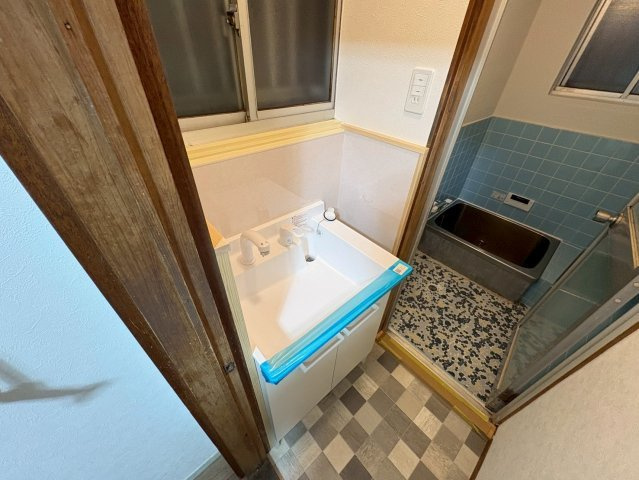 新家二丁目貸家の独立洗面台