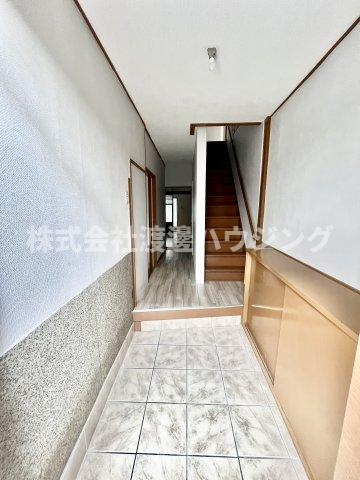 守口市東光町テラスハウスの玄関