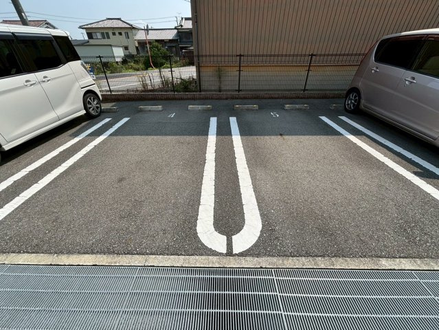 ソレイユ　ラ・メゾンの駐車場