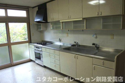 【キッチン】 | 緑ケ岡5丁目40-64売家 | 広々キッチンでラクチン！