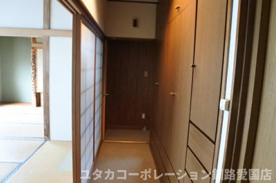 【収納】 | 緑ケ岡5丁目40-64売家 | 和室前の廊下に収納があります！
