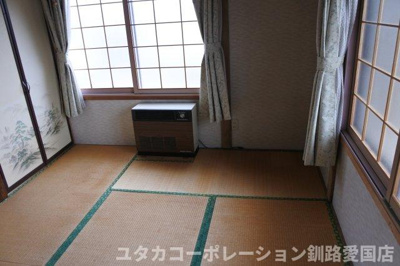 【和室】 | 緑ケ岡5丁目40-64売家 | 2階6畳の和室は、東と南２面に窓があり、陽当り良好です！
