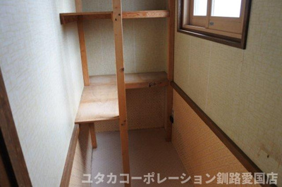 【収納】 | 緑ケ岡5丁目40-64売家 | 裏口横には納戸があります！
