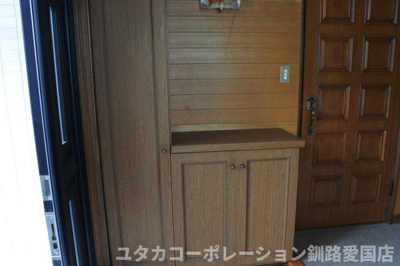 【玄関】 | 緑ケ岡5丁目40-64売家 | 下駄箱あります！