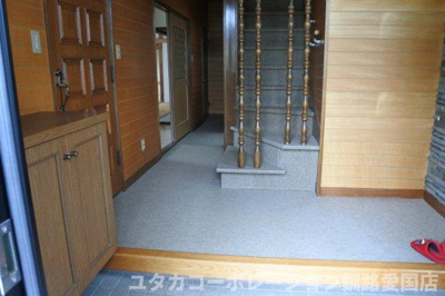 【玄関】 | 緑ケ岡5丁目40-64売家 | 段差が低く靴を履くときも楽！