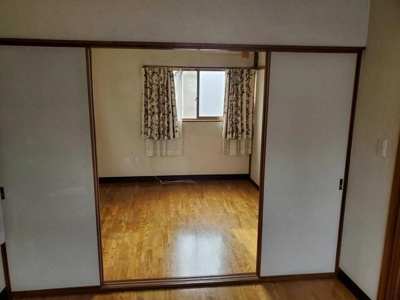 【洋室】 | 瓦葺戸建て
