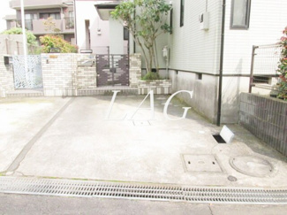 【駐車場】 | ロイヤル・ハイネス | 駐車場です。