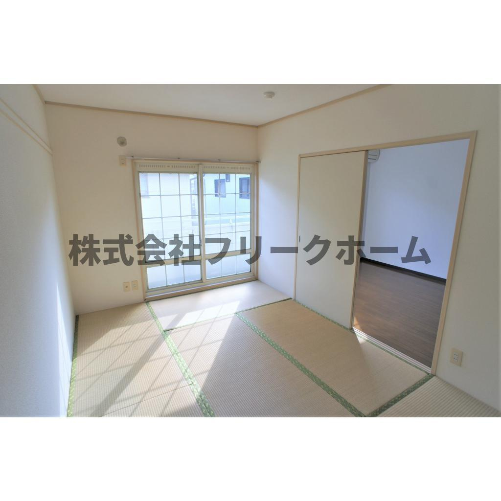 小金井市中町３丁目のアパートの居間・リビング