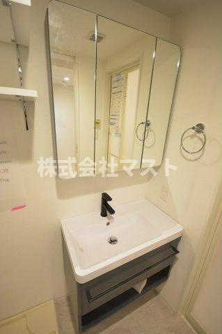 セレニテ難波グランデシュッドの洗面所