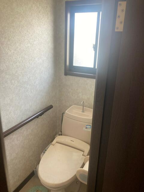富士市中野の中古一戸建|２階トイレ 
