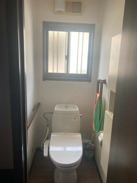 富士市中野の中古一戸建|１階トイレ 