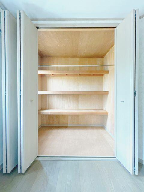 富士市中里の中古一戸建|１階６．０９帖洋室収納 