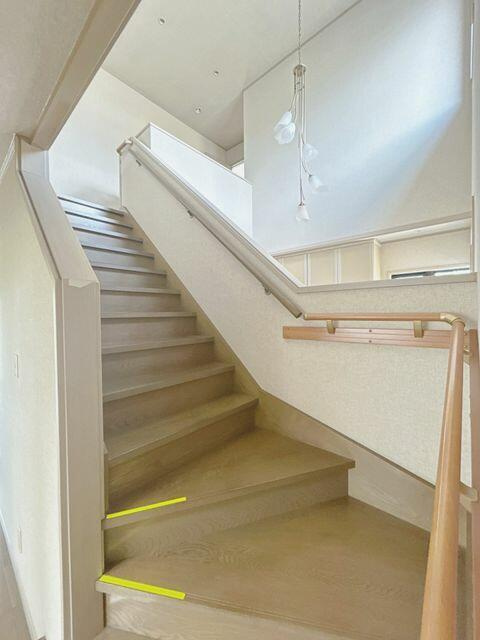 富士市中里の中古一戸建|階段 