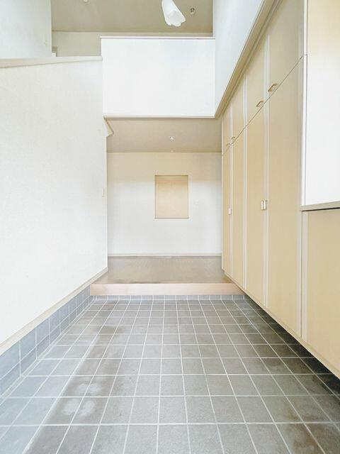 富士市中里の中古一戸建|玄関（内観）別角度 