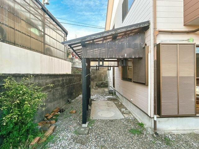 富士市原田の中古一戸建|建物裏側庭スペース 