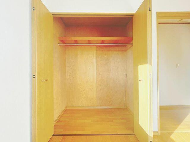 富士市原田の中古一戸建|２階西側６帖洋室収納 